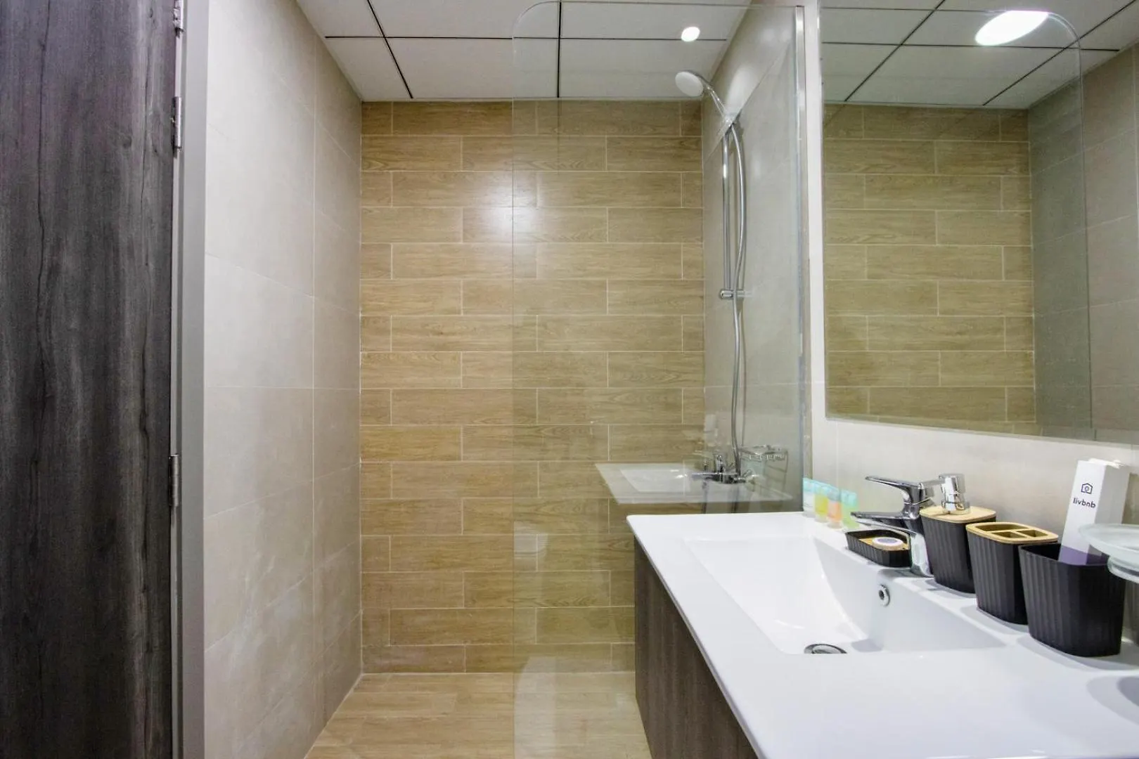 Livbnb - Brand New 1B In Rukan, Dubailand