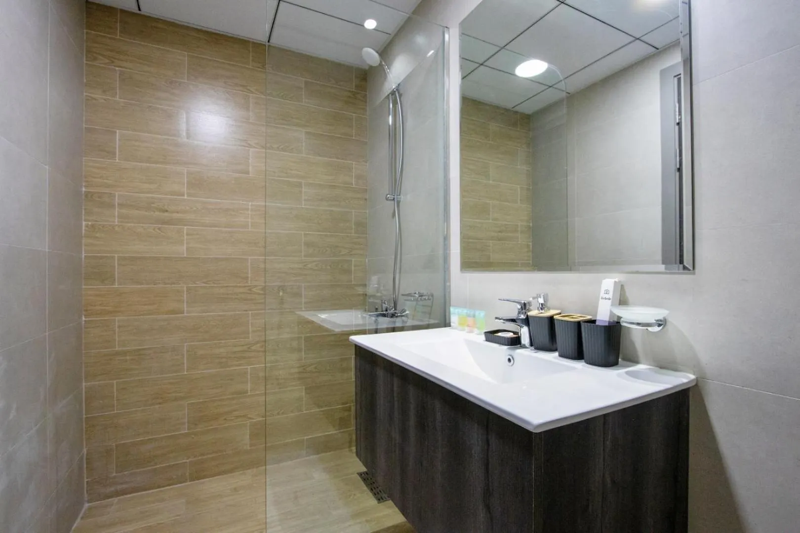 Livbnb - Brand New 1B In Rukan, Dubailand Apartment
